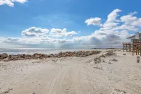 Luxe Freeport Home Footprints in the Sand - Beach