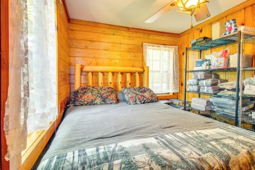 Secluded Oakland Cabin w/ Private Yard! - WiFi