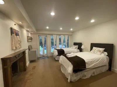 Nestled in the Redwoods, Easy Walk Downtown, Close to SF and Wine Country The Store附近的飯店