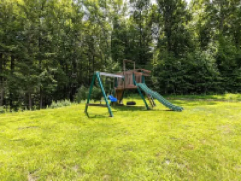 NEW Spectacular Views & Private space on a Scenic Mountain 40ft Salt Water Pool Hotels in Esopus