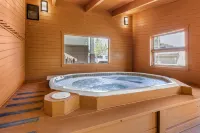 Best Western Alpenglo Lodge - Hot Tub