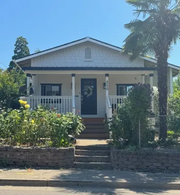 Located near wineries, tulip festival, outlets, Bauman’s Fram & state parks! Hotels in Marion County