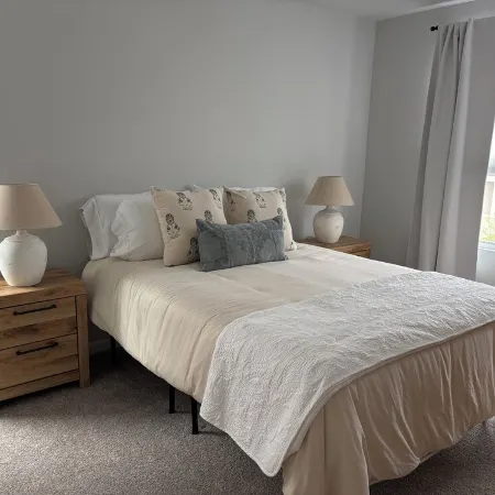 Pet friendly! King bed, smart TVs, mins to beaches from this brand new townhome