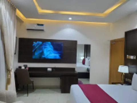Executive Hotel and Suites Ξενοδοχεία στην πόλη Agege