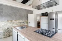 Maybach 4-Bedroom Apartment – Spacious, Stylish & Close to Düsseldorf Fair.