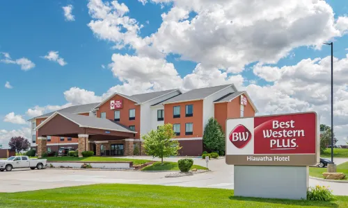 Best Western Plus Hiawatha Hotel