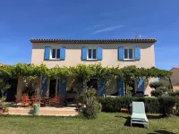 La Bastide des Romarins فنادق في Senas