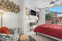 Levittown Onyx: A Jazzy 2-Bedroom Apartment in Toa Baja with WiFi, AC