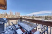 Newly Updated, Cozy and Spacious Condo!