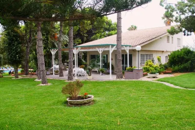 Villa Marinada Hotels near Lluís Companys Park