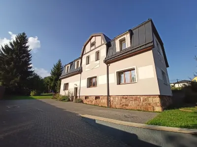 Enchanting 3-bedroom house in Královéhradecký kraj Hotels in der Nähe von Dřeváci - Dětské Dekorace