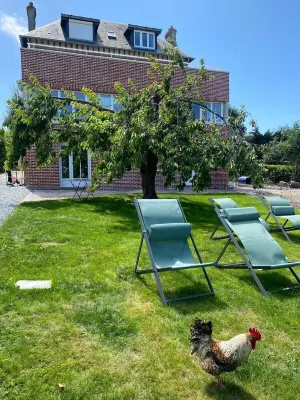 2-minute walk from the beach, single-storey apartment with sea view Hotels in Cricquebeuf