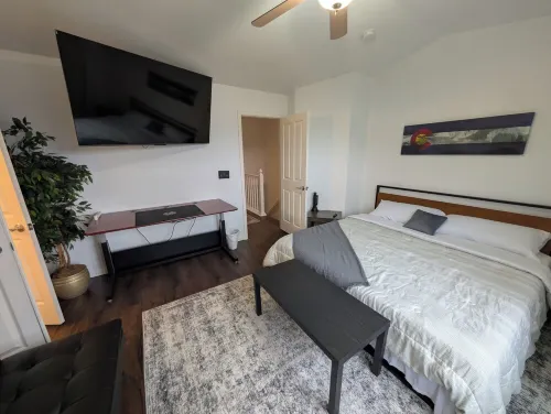 Welcome to The Monument View, your serene getaway nestled in beautiful Monument. Hotels in Woodmoor