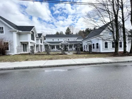 Luxurious Game Room and Indoor Pool - Stunning Family Retreat Отели в г. Морристаун