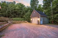 Chalet L'Excentrique | SPA & Nature Hotels in D'Autray Regional County Municipality