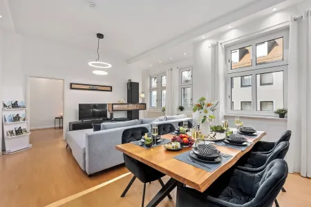 Stunning apartment with WiFi and free parking in the city center