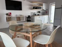 Charming townhome in delightful Montemor-o-Novo with WiFi, AC Hotel a Montemor-o-Novo