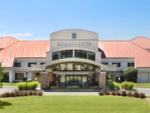 Embassy Suites by Hilton Detroit Metro Airport Hotel di Romulus