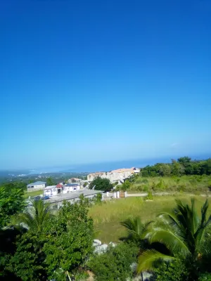 Annex Grand View  situated in the lush green hill of Three Hills near Ocho Rios Hotel a 