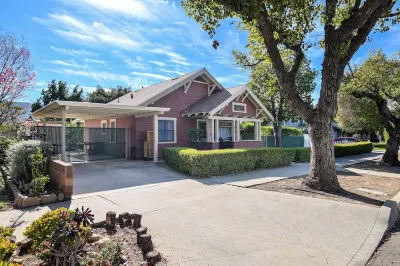 Charming 2-bedroom bungalow in Santa Paula with WiFi, AC Các khách sạn gần California Oil Museum