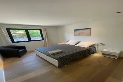 Elegant villa with private pool, unobstructed view, 20 min. walk to the sea.