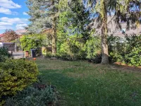 Spacious apartment with direct garden access, close to nature.