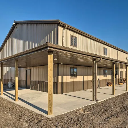 Kansas Hunting Lodge Pets and Large Groups Welcome!