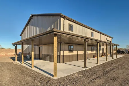 Kansas Hunting Lodge Pets and Large Groups Welcome!