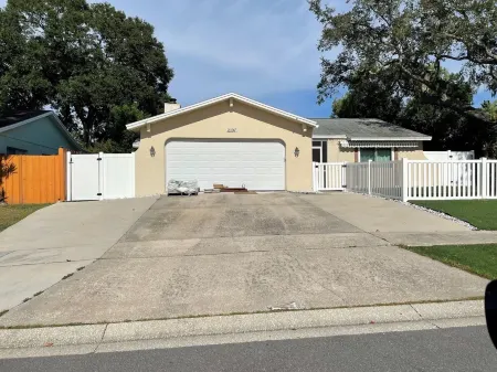 Superb 2bed, 2bath cottage with AC and pool in Palm Harbor