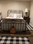Gorgeous Property with private entry and backyard & pets welcome!