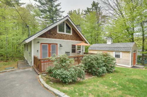 Cozy Tuftonboro Escape: Steps to Private Beaches!