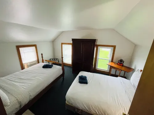 Pet friendly Near Lake George and Saratoga