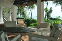 Bright and breezy home from 3 bedoom home right on the beach