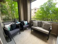 Modern Apt with Gym & Pool & Hot Tub. Perfect Location. Close to Ski Resorts!