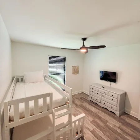 Charming 3-bedroom minutes from OWA