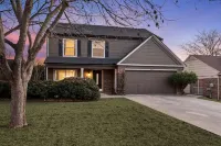 Spacious Modern Home w/ Pool • Hot Tub • Game Room - Homestays