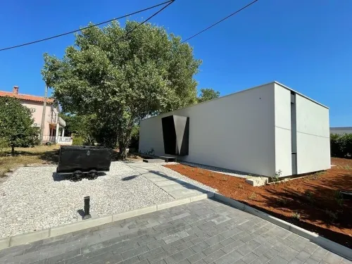 House Kova - homage to coalmine - Industrial style pet friendly house with pool