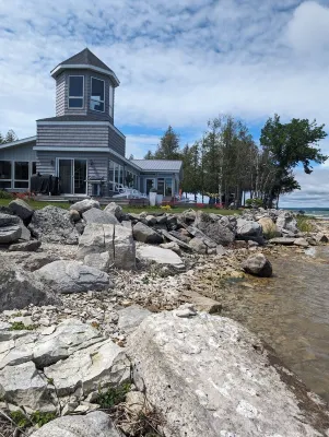 Charming cottage with amazing views St Mary's River in De TourVillage Hotels in Detour Township