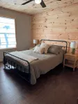Cozy cabin with loft in midst of farmland WiFi, AC, washer-dryer