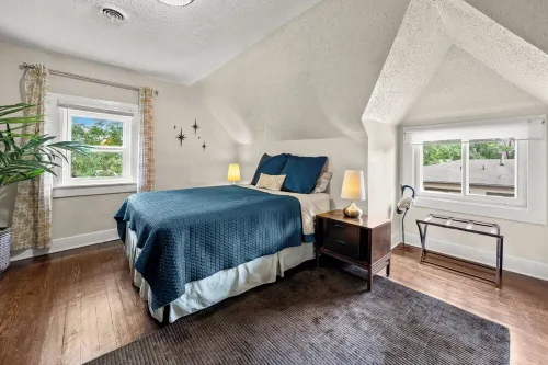 Cozy Midcentury 2Bd - Walk to Restaurants, Westport, & Museums - Free Parking