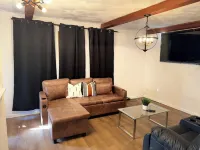 The Fountain Collective Charming 3-bedroom house with AC, WiFi in Center Hotels in Center