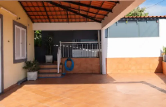 Sunny Studio apartment right by the ocean