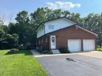 Private 4 bedroom home in Bridgman offers a cozy retreat & best of  town life.
