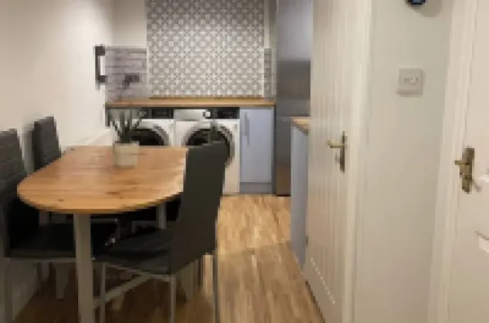 Spacious & Stylish 2 Storey, 3 Bed Apartment