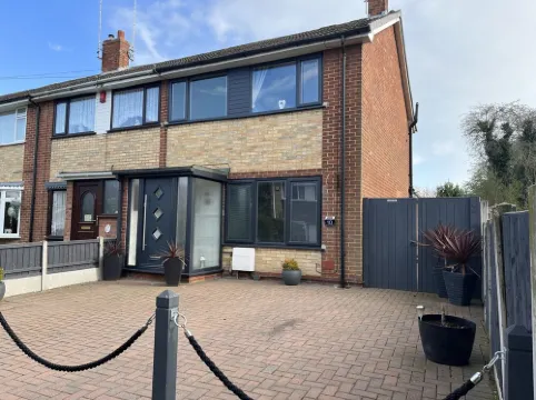 Modern 3 Bedroom Property in Quiet Location