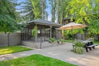 Top Floor 2-bdrm condo located on Bigfork Bay. Walk to downtown Bigfork.