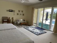 The Xanadu Tradewinds, Home Away to Paradise 8000 sq ft of privacy and a Pool.