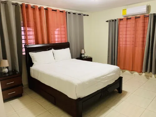 The Grand”s Suite- ocean View/3min from the beach!