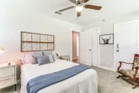 Charming 2-bedroom house in lovely Keller with WiFi, AC Hotels in Keller