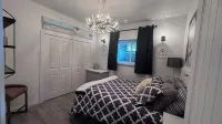 Cozy Country Retreat at the Baker Ranch. Pet Friendly with a Pet Fee. Lake View.